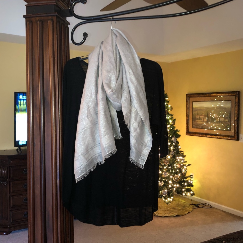 Beautiful Silver Scarf EXCELLENT Condition